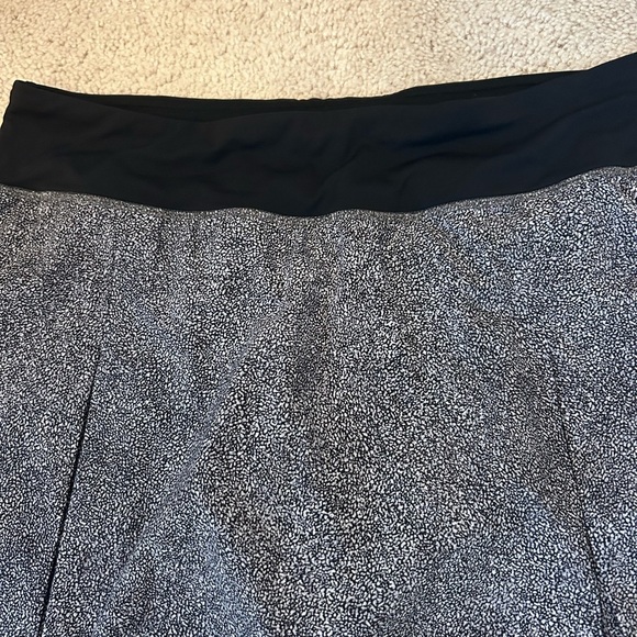 Lululemon Smooth Stride Skirt Sea Spray Black Size 8 - Picture 2 of 7